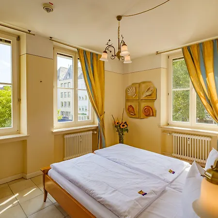 Xii Apostel Hotel 3*