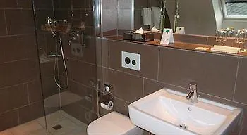 أبوستل ألبرغو الثاني عشر فندق 3*