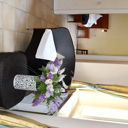 Xii Apostel Hotel Kolonia